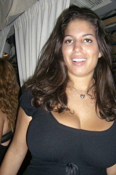 ADOLESCENTS PETITE AVEC SEINS DOUBLES D Seins et les pouces cul