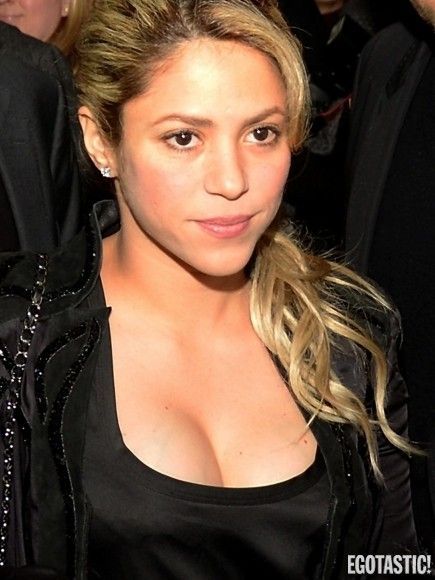 shakira boobs shakira boobs